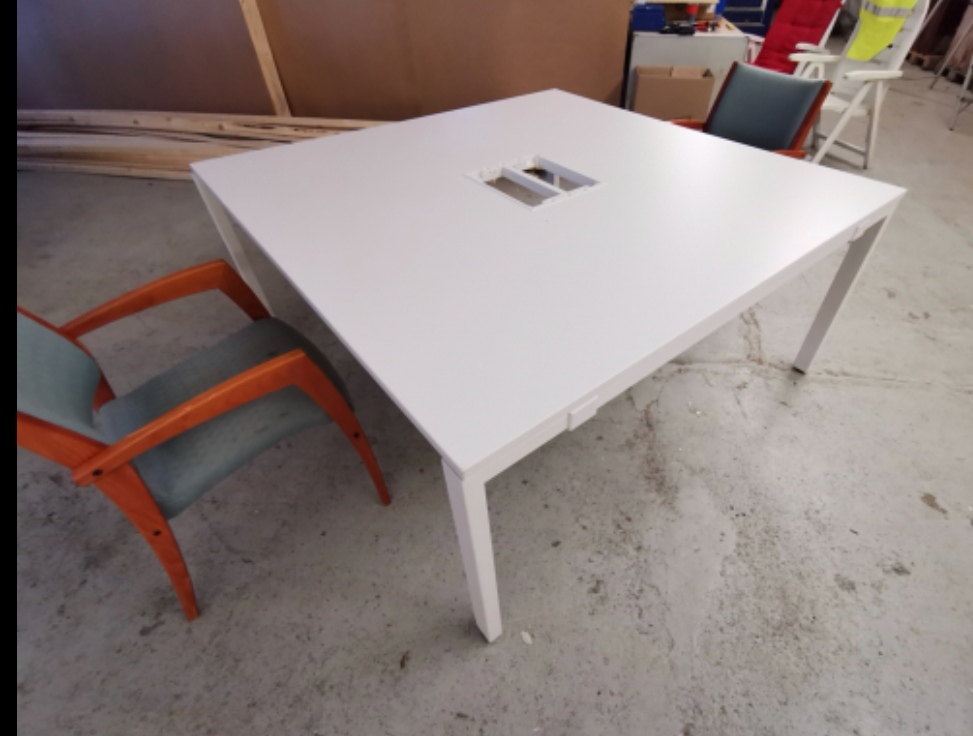Work Table – Vitra